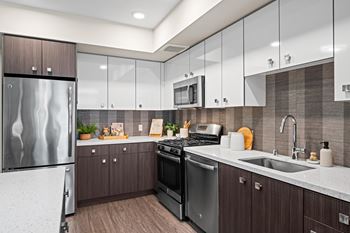Modern Kitchen at L Seven Apartments in San Francisco, CA 94103